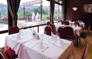 Breakfast, lunch and dinner served - Danubius Hotel Budapest (Budapest)