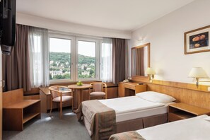 In-room safe, individually decorated, desk, rollaway beds - Danubius Hotel Budapest (Budapest)