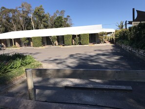 ด้านหน้าที่พัก