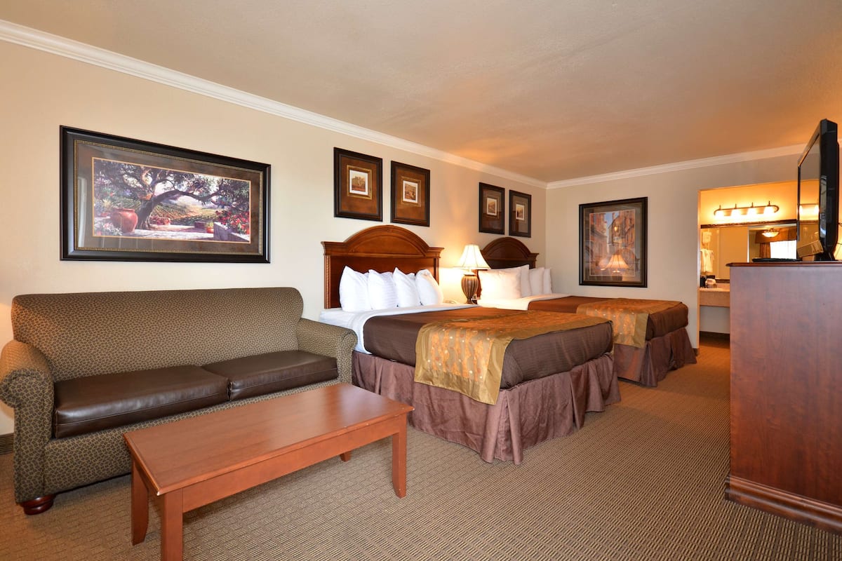 Suite, Multiple Beds, Non Smoking, Refrigerator & Microwave (with Sofabed) | Iron/ironing board, free cots/infant beds, free WiFi, bed sheets