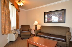 Suite, Multiple Beds, Non Smoking, Refrigerator & Microwave (with Sofabed) | Iron/ironing board, free cribs/infant beds, free WiFi, bed sheets