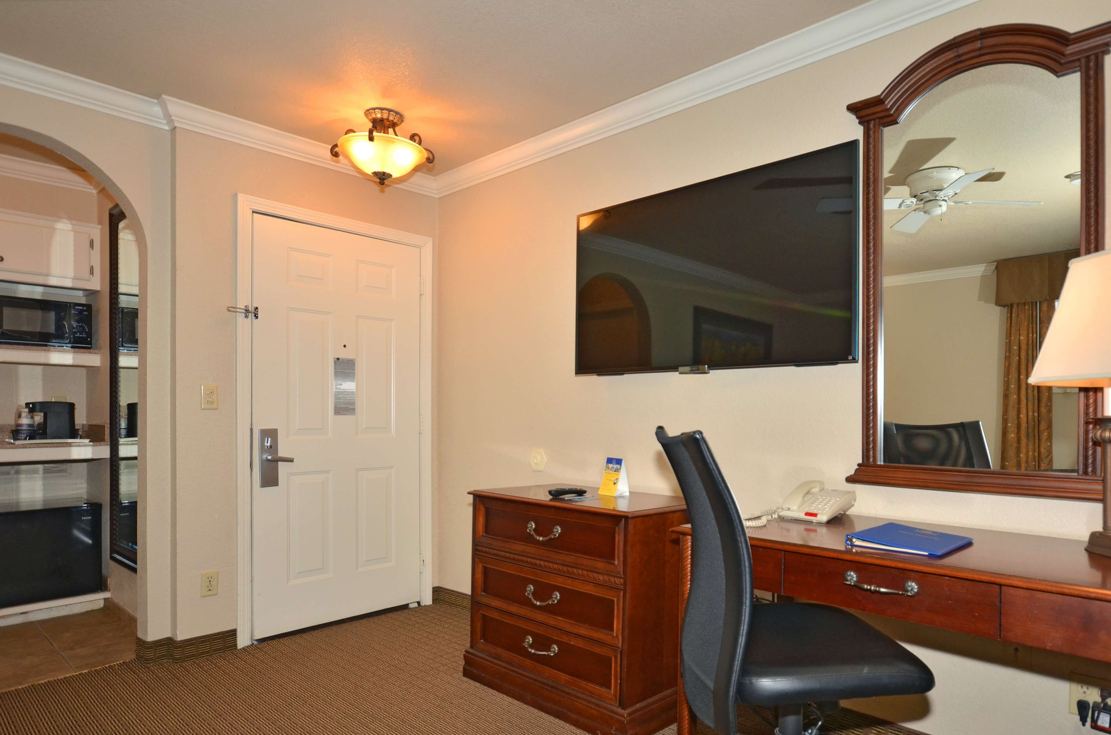 suite, 1 king bed, non smoking, refrigerator & microwave (oversized room;with sofabed) | iron/ironing board, free cots/infant beds, free wifi, bed sheets