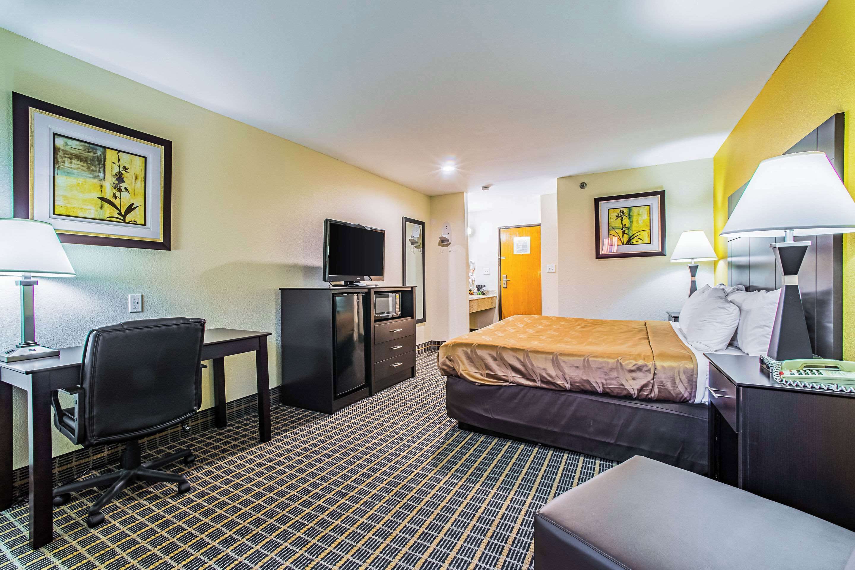Standard Room, 1 King Bed, Non Smoking