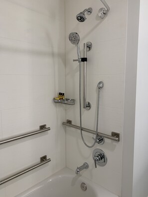 전신 욕조, 무료 세면용품, 헤어드라이어, 타월