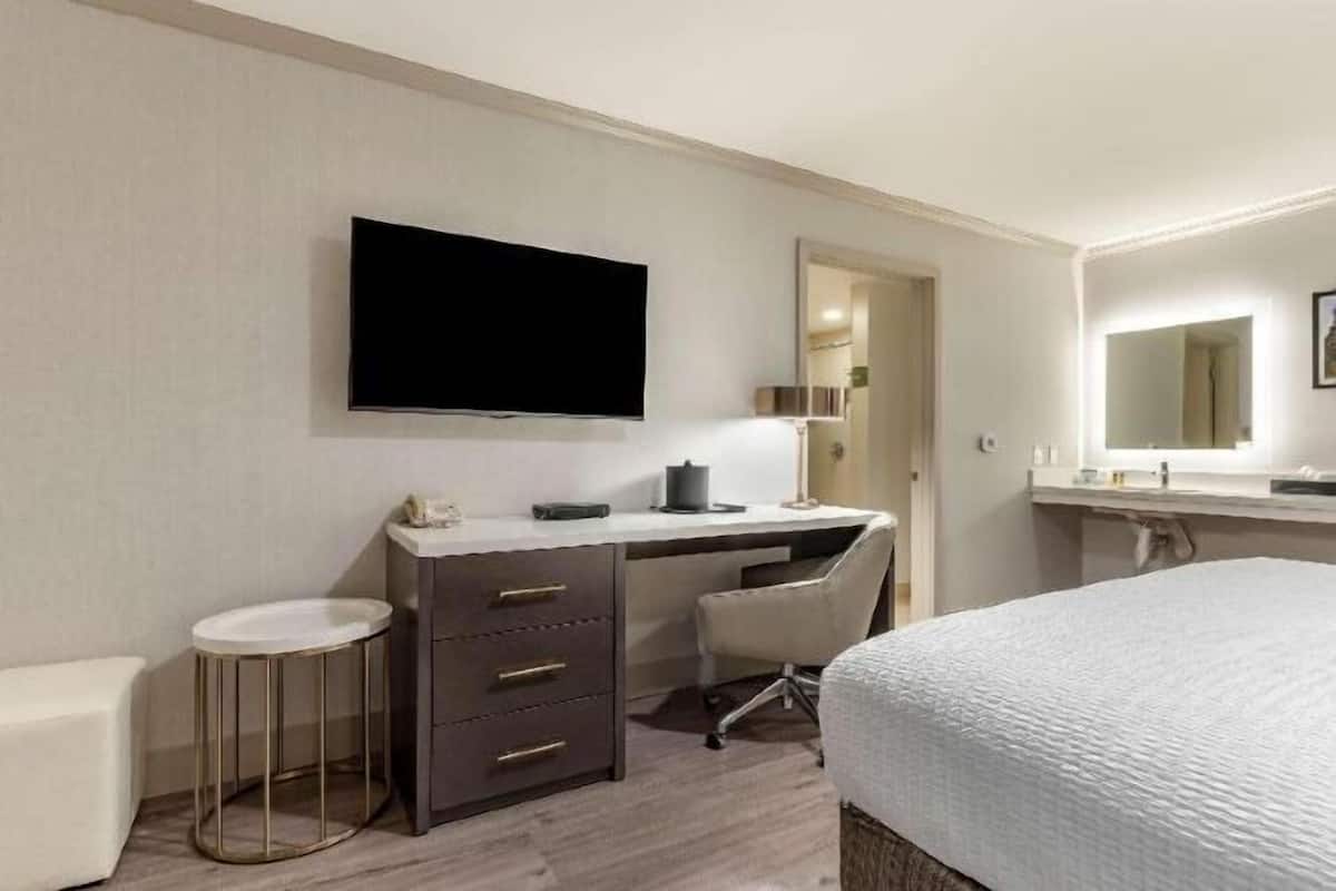 1 dormitorio, ropa de cama de alta calidad, escritorio