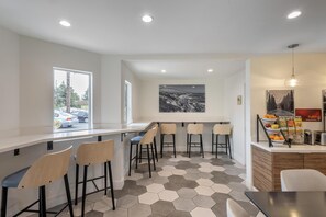 Free daily continental breakfast - Best Western Plus Executive Suites (Redwood City)