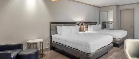 标准房, 2 张大床, 无烟房, 冰箱和微波炉 | 高档床上用品、办公桌、笔记本电脑工作区、遮光窗帘