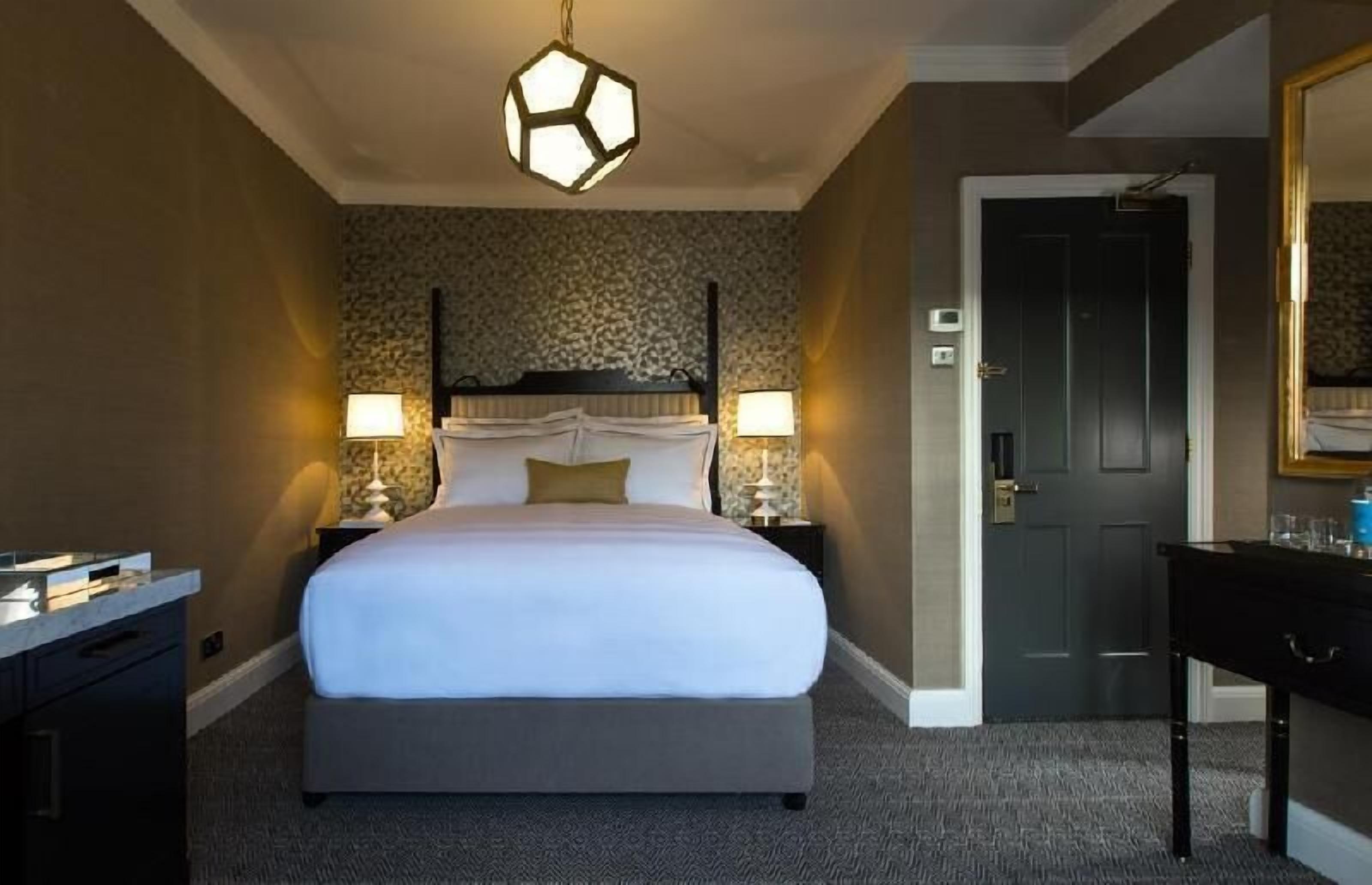 Premium bedding, in-room safe, individually furnished, desk