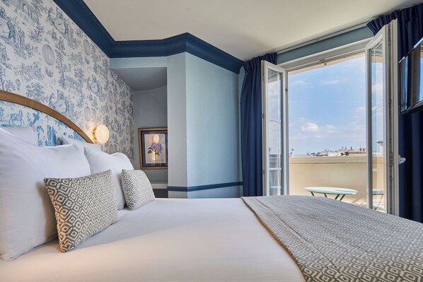 Kahden hengen superior-huone, parveke | Tallelokero huoneessa, työpöytä, äänieristys, silitysrauta/-lauta