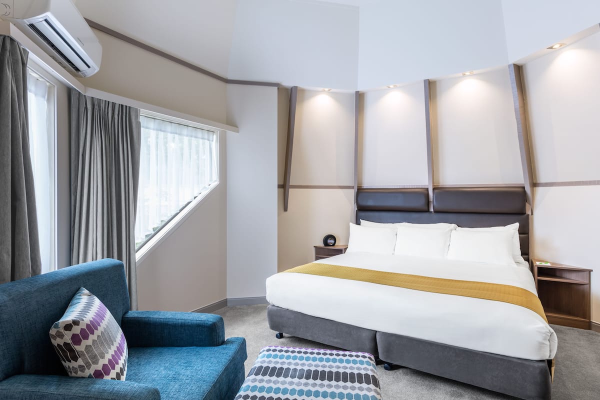 suite, 1 bedroom | 1 bedroom, premium bedding, minibar, in-room safe