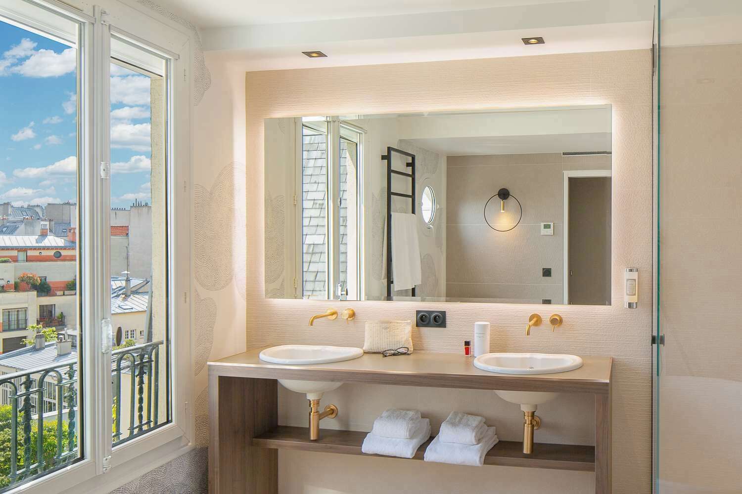 junior suite, 1 bedroom, non smoking | premium bedding, tempur-pedic beds, in-room safe, individually decorated