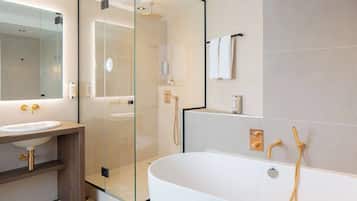 Suite Junior, 1 kamar tidur, Bebas Asap Rokok | Seprai premium, tempat tidur Tempur-Pendic, dan brankas