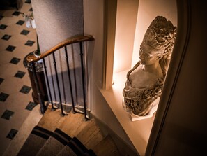 Staircase - Hôtel LOUISON (Paris)