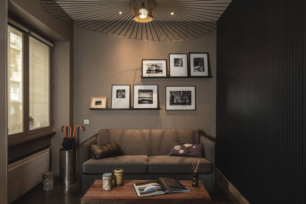 Apartment, 1 Queen Bed with Sofa bed, Ground Floor | Living area | 32-inch Smart TV with satellite channels, books