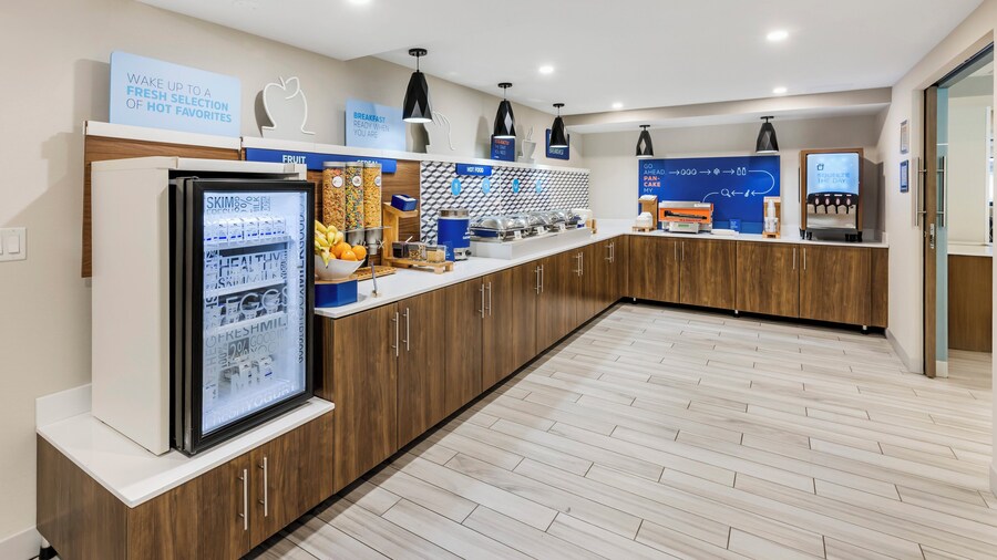 Holiday Inn Express Chicago-Downers Grove by IHG