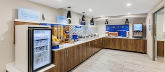 Holiday Inn Express Chicago-Downers Grove by IHG