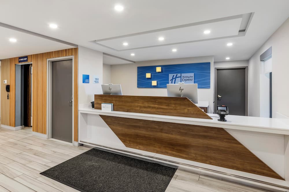 Holiday Inn Express Chicago-Downers Grove by IHG