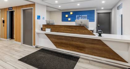 Holiday Inn Express Chicago-Downers Grove by IHG