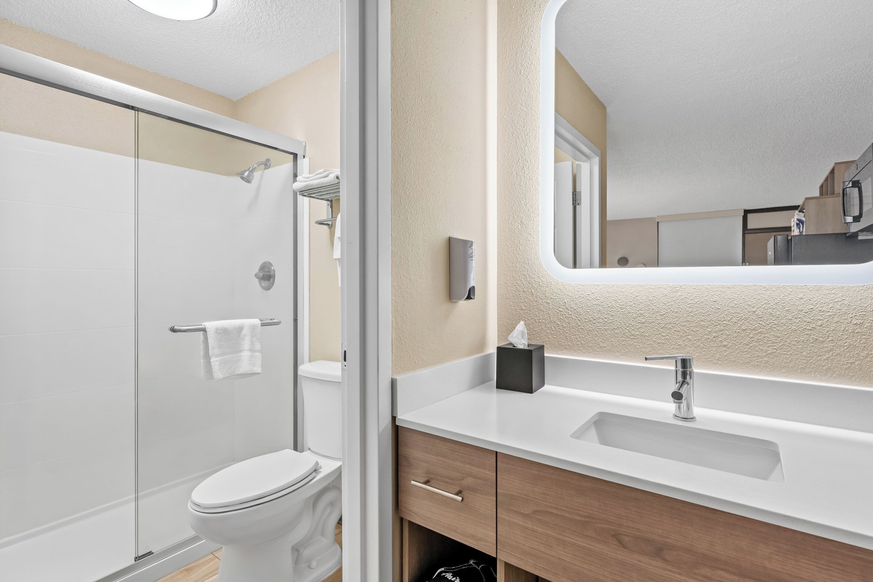 Superior Room, 2 Double Beds, Non Smoking, Kitchenette | Bathroom