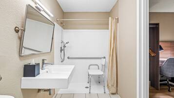 Superior Room, 1 Double Bed, Roll-in Shower, Non Smoking | Bathroom | Hair dryer, towels