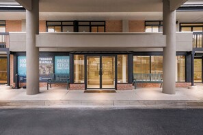 A building entrance with glass doors, a bench, and a sign that reads "STRONGER PACKS STICK TOGETHER". - Red Roof Inn Perryville (Perryville)
