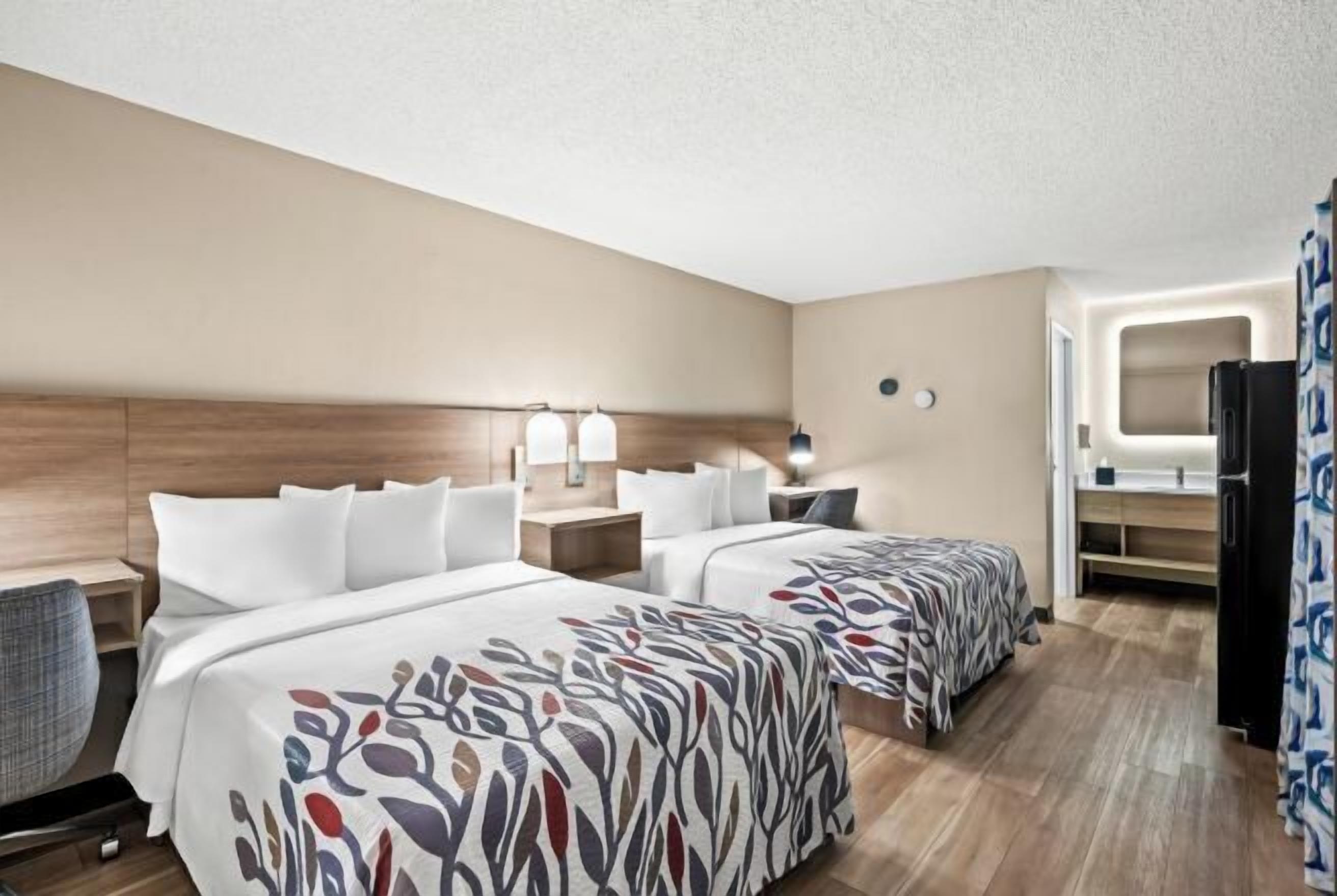 Schreibtisch, laptopgeeigneter Arbeitsplatz, Bügeleisen/Bügelbrett