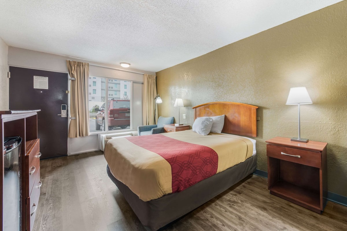 1 bedroom, blackout curtains, iron/ironing board, free WiFi
