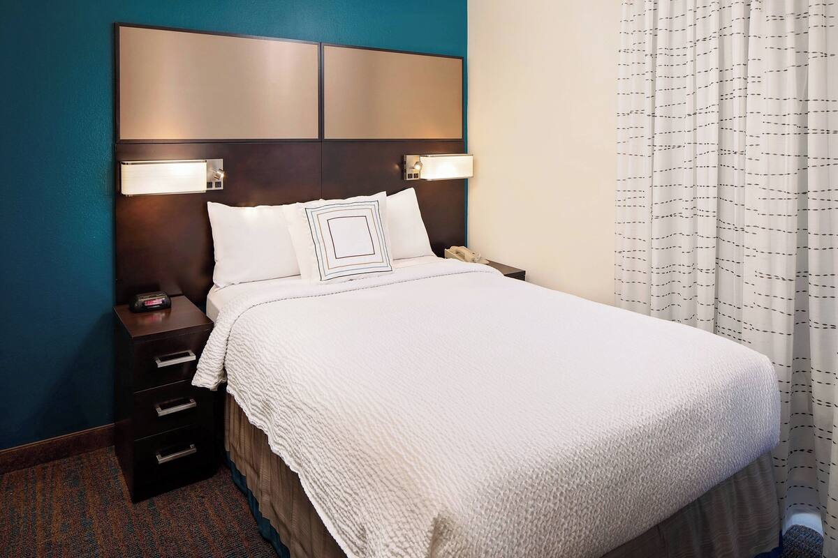 suite, 2 bedrooms | premium bedding, pillow-top beds, desk, blackout curtains