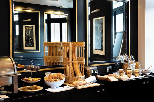 Daily buffet breakfast (EUR 25 per person)