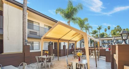 Stanford Inn & Suites Anaheim
