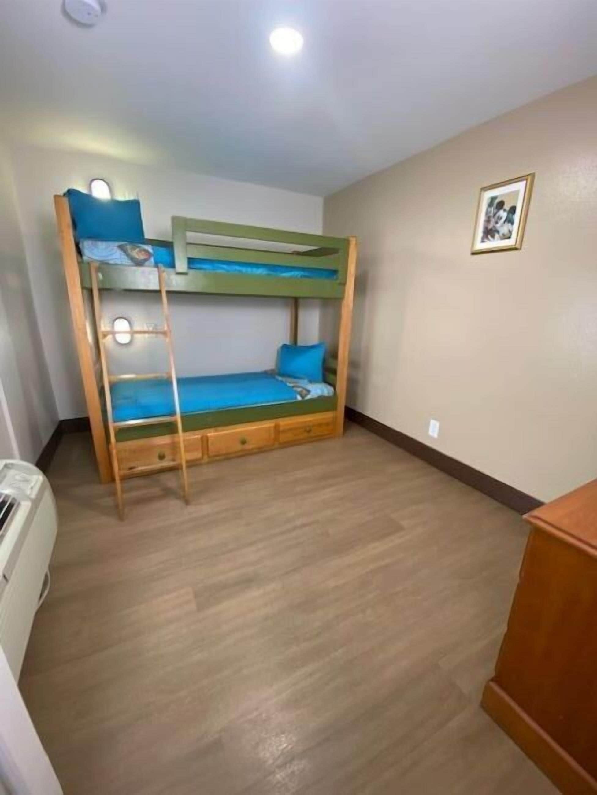 family suite, 2 bedrooms, private bathroom | 1 bedroom, pillow-top beds, desk, laptop workspace