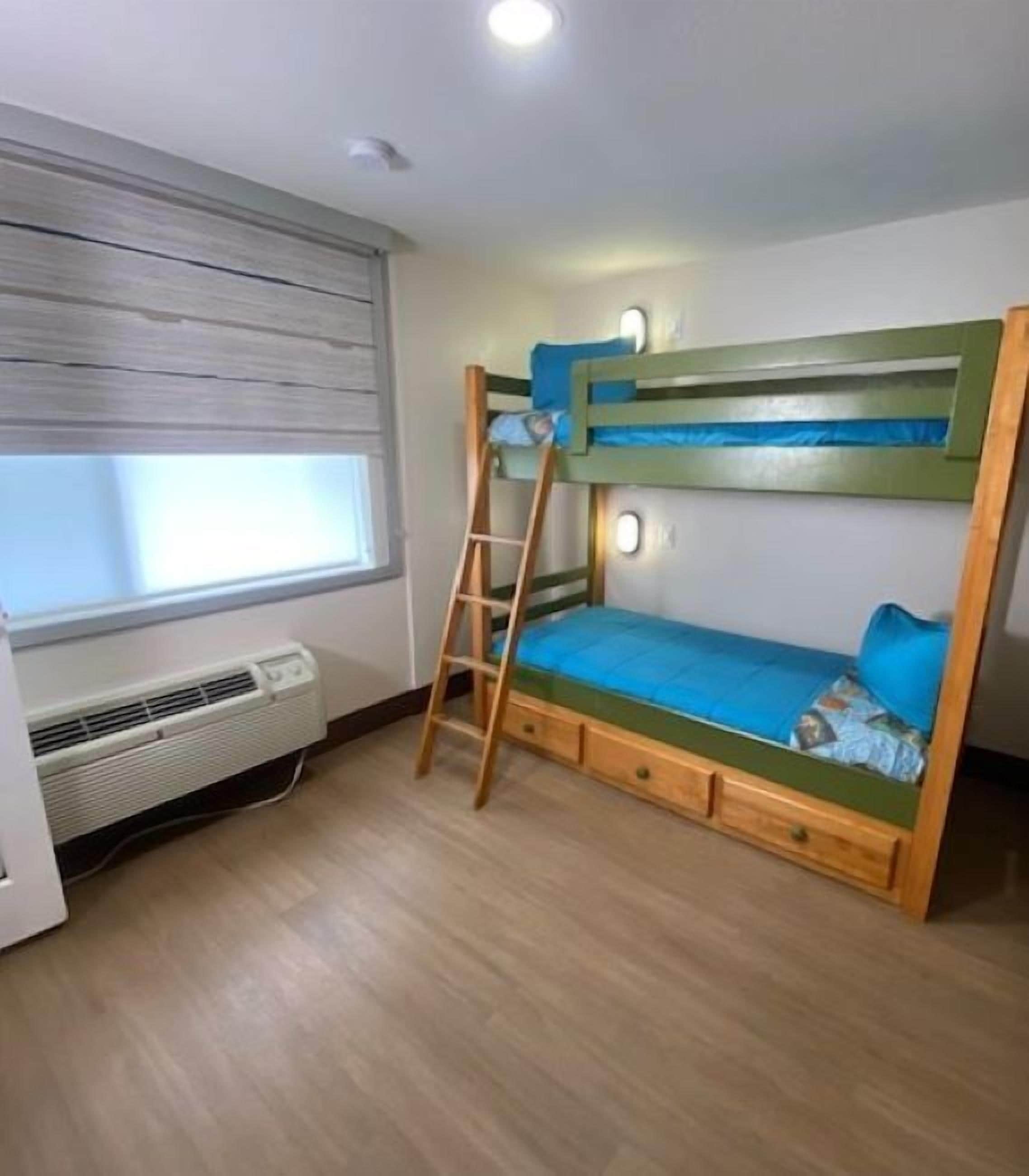 family suite, 2 bedrooms, private bathroom | 1 bedroom, pillow-top beds, desk, laptop workspace