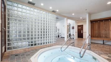 Indoor spa tub