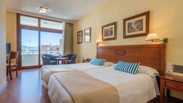 Minibar, Schreibtisch, Verdunkelungsvorhänge, schallisolierte Zimmer