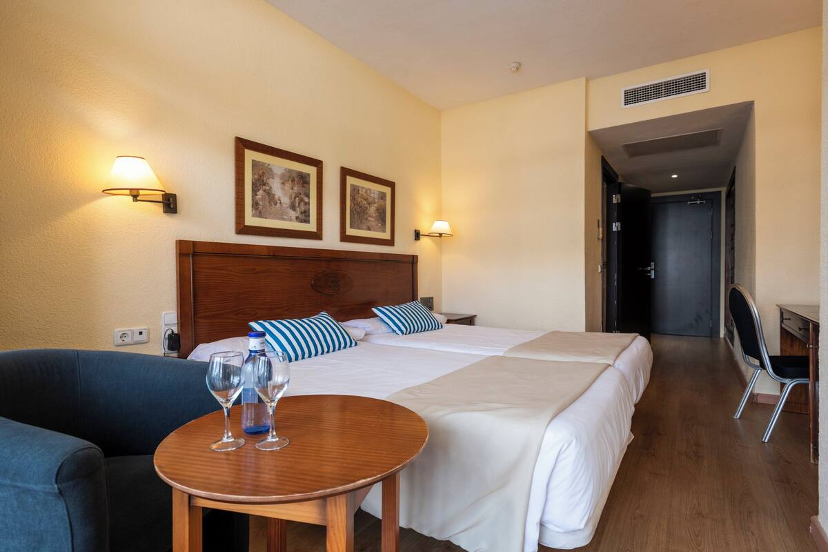 Economy Room