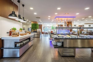 Daily buffet breakfast for a fee