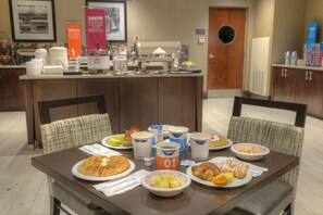 Tägliches inbegriffenes Frühstück zur Selbstbedienung