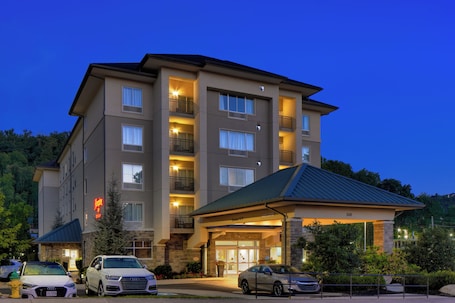 Exterior. Hampton Inn Gatlinburg Historic Nature Trail