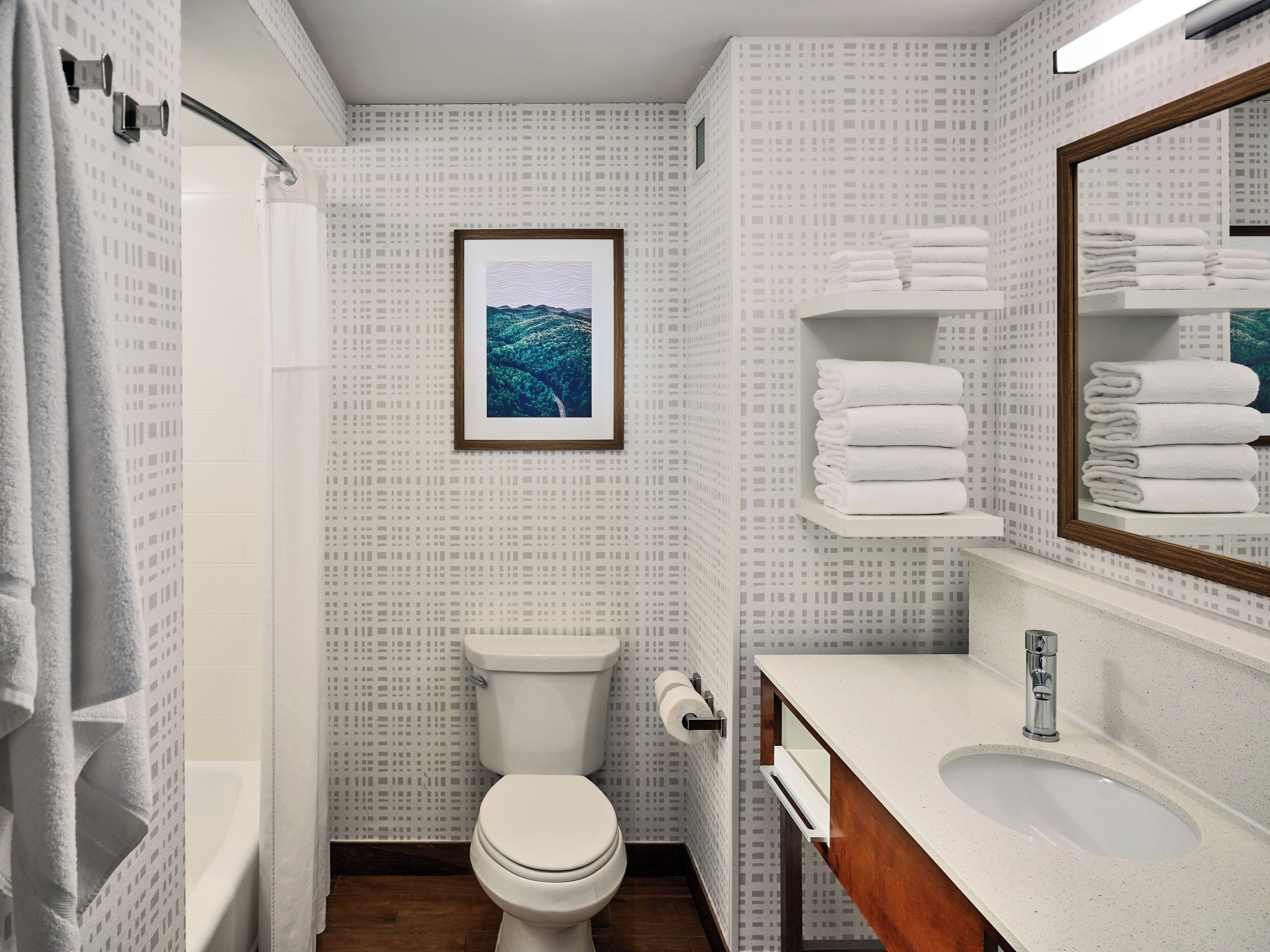 Amenidades de baño gratuitas, secadora de cabello, toallas 