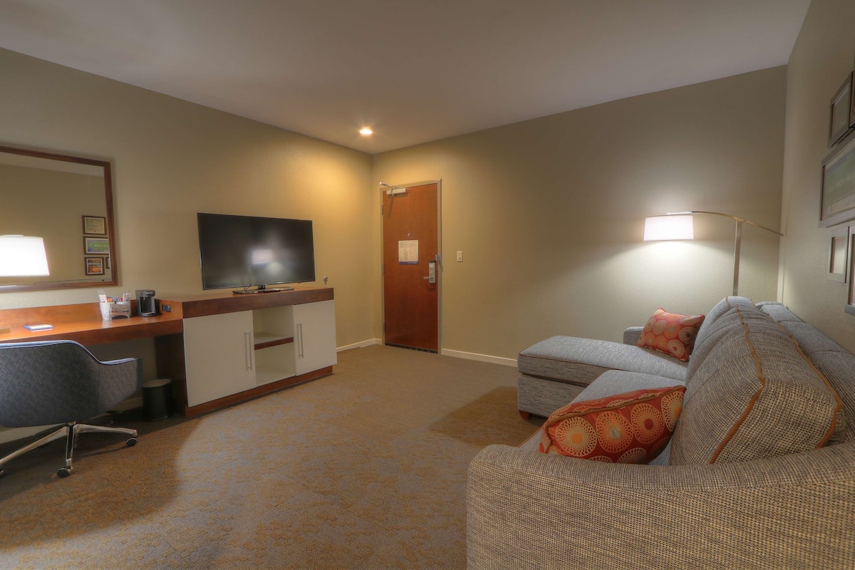 Studio, 2 Queen Beds, Accessible, Bathtub (Balcony) | Desk, laptop workspace, blackout curtains, soundproofing