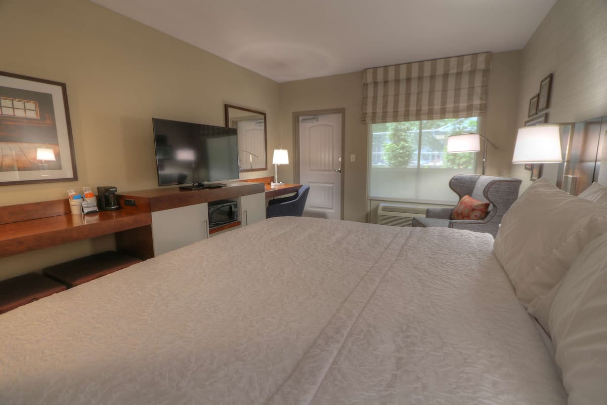 room, 1 king bed, balcony | desk, laptop workspace, blackout curtains, soundproofing