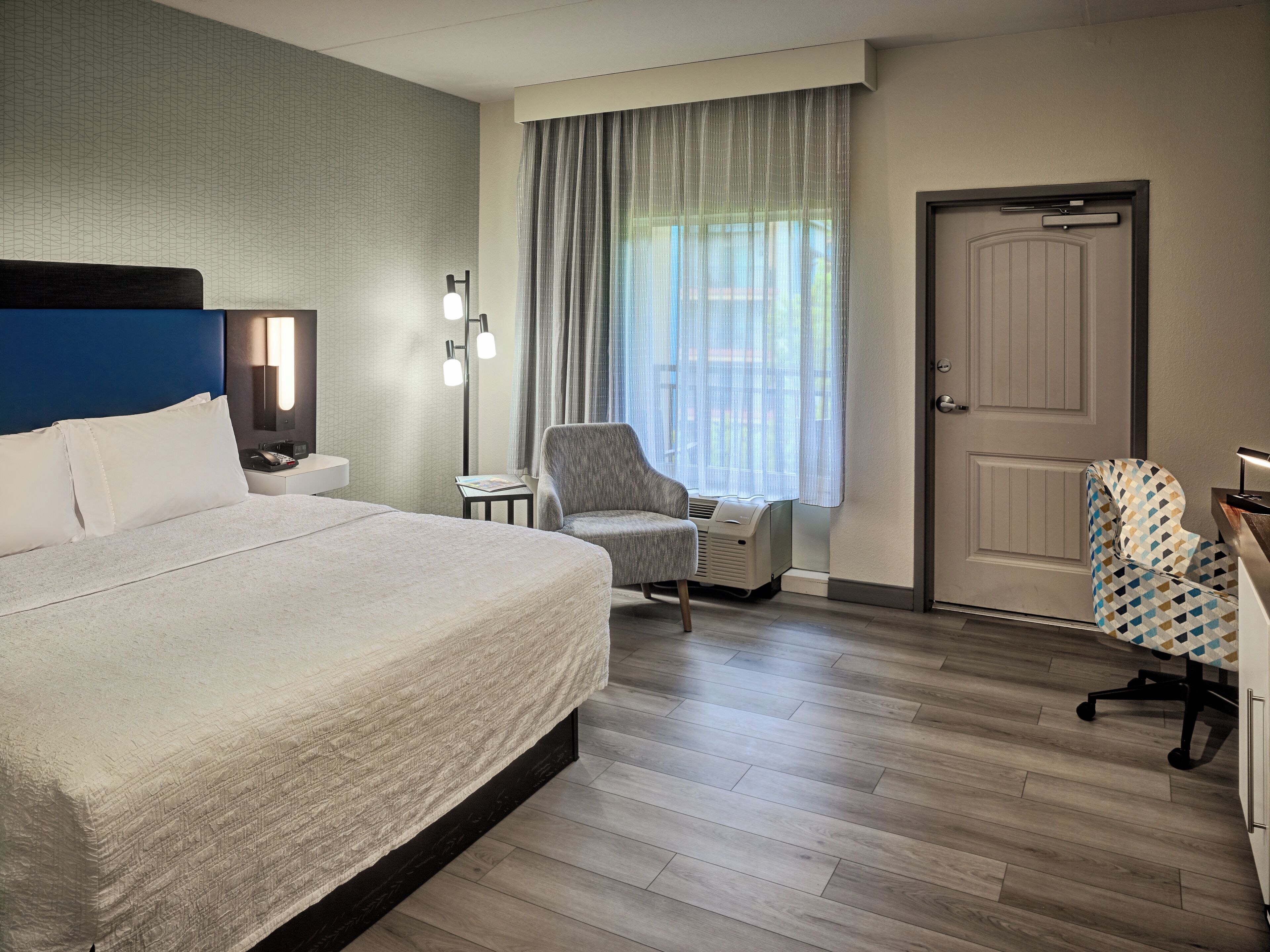 Room, 1 King Bed, Balcony | Desk, laptop workspace, blackout curtains, soundproofing