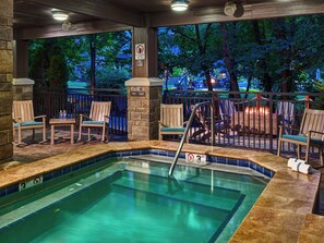 Tina de hidromasaje al aire libre