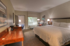 Room, 1 King Bed, Balcony | Desk, laptop workspace, blackout curtains, soundproofing