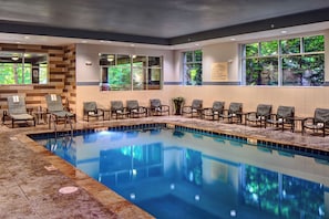 Indoor pool, pool loungers - Hampton Inn Gatlinburg Historic Nature Trail (Gatlinburg)