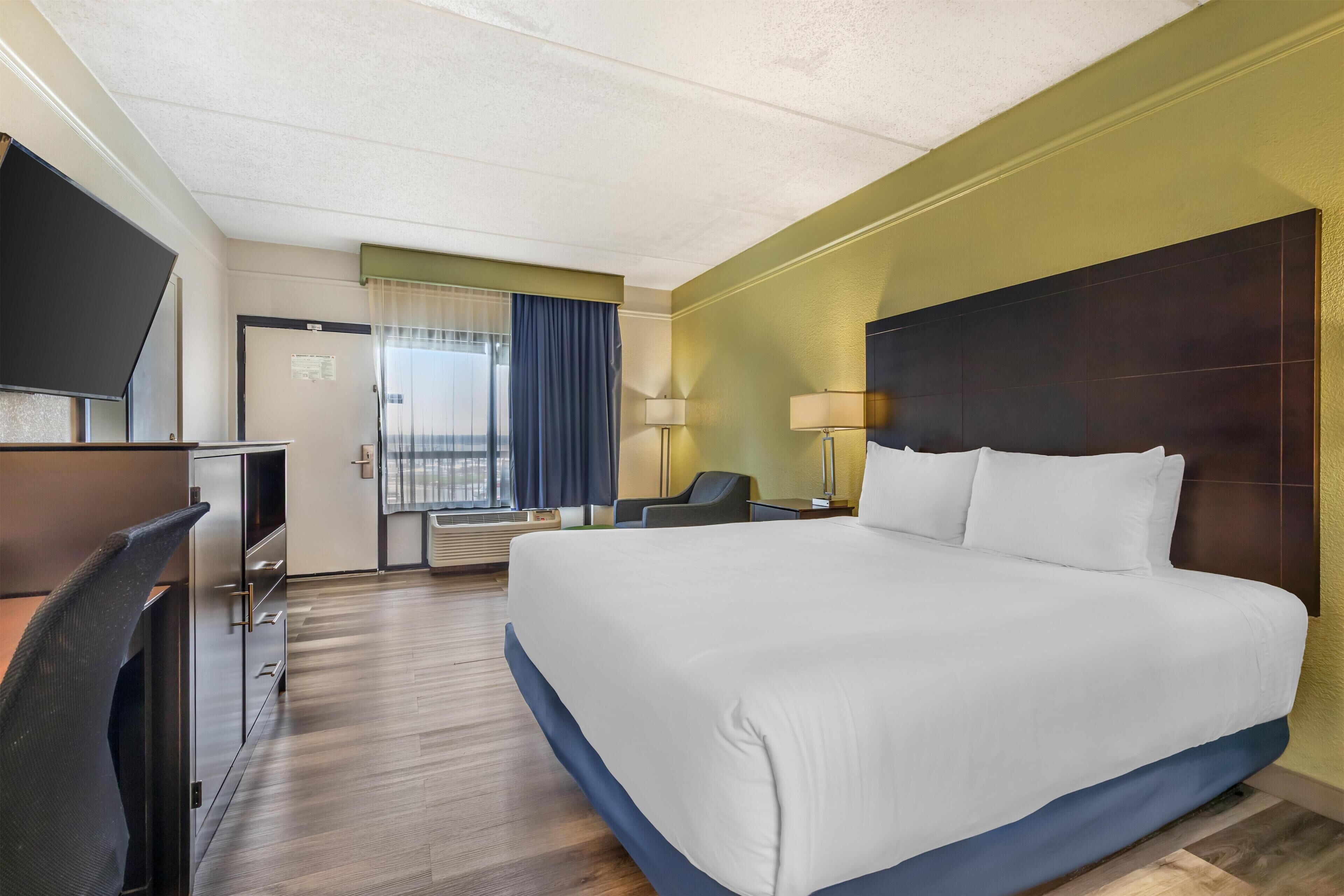 In-room safe, desk, laptop workspace, iron/ironing board