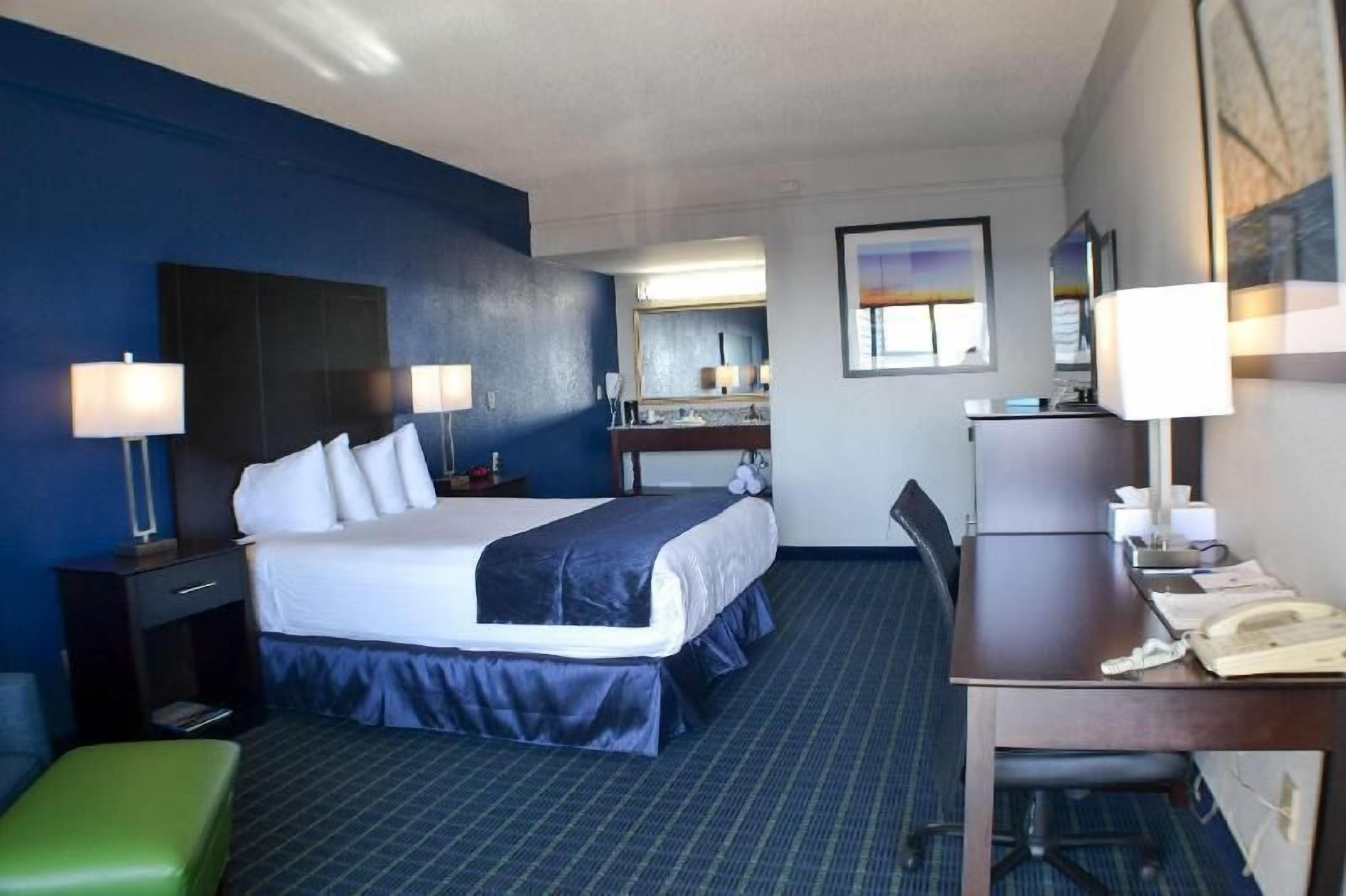 In-room safe, individually decorated, individually furnished, desk