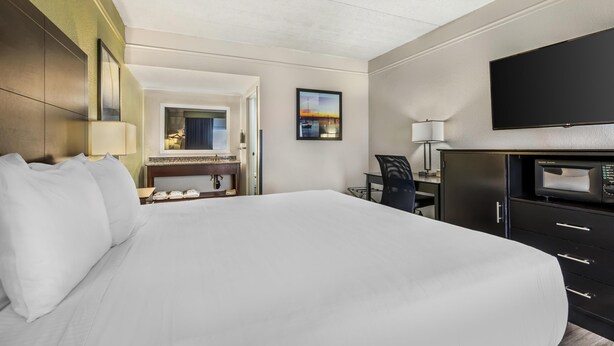 Standard Room, 1 Queen Bed, Non Smoking, Refrigerator & Microwave - Best Western Kent Narrows Inn (Grasonville)