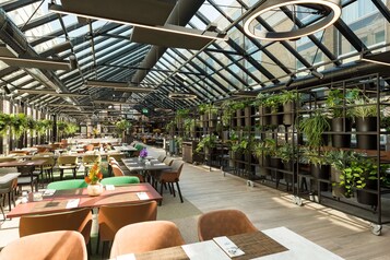 Serveert lunch en diner, openlucht dineren 