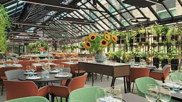 Daily buffet breakfast for a fee